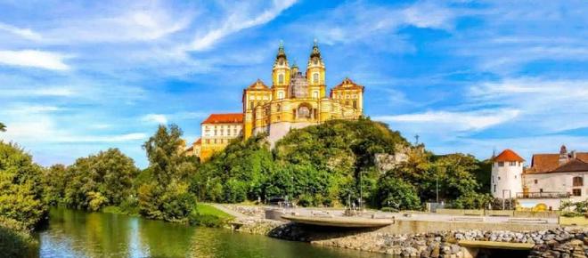 ：为老年人量身打造的欧洲轻松旅游方式J9